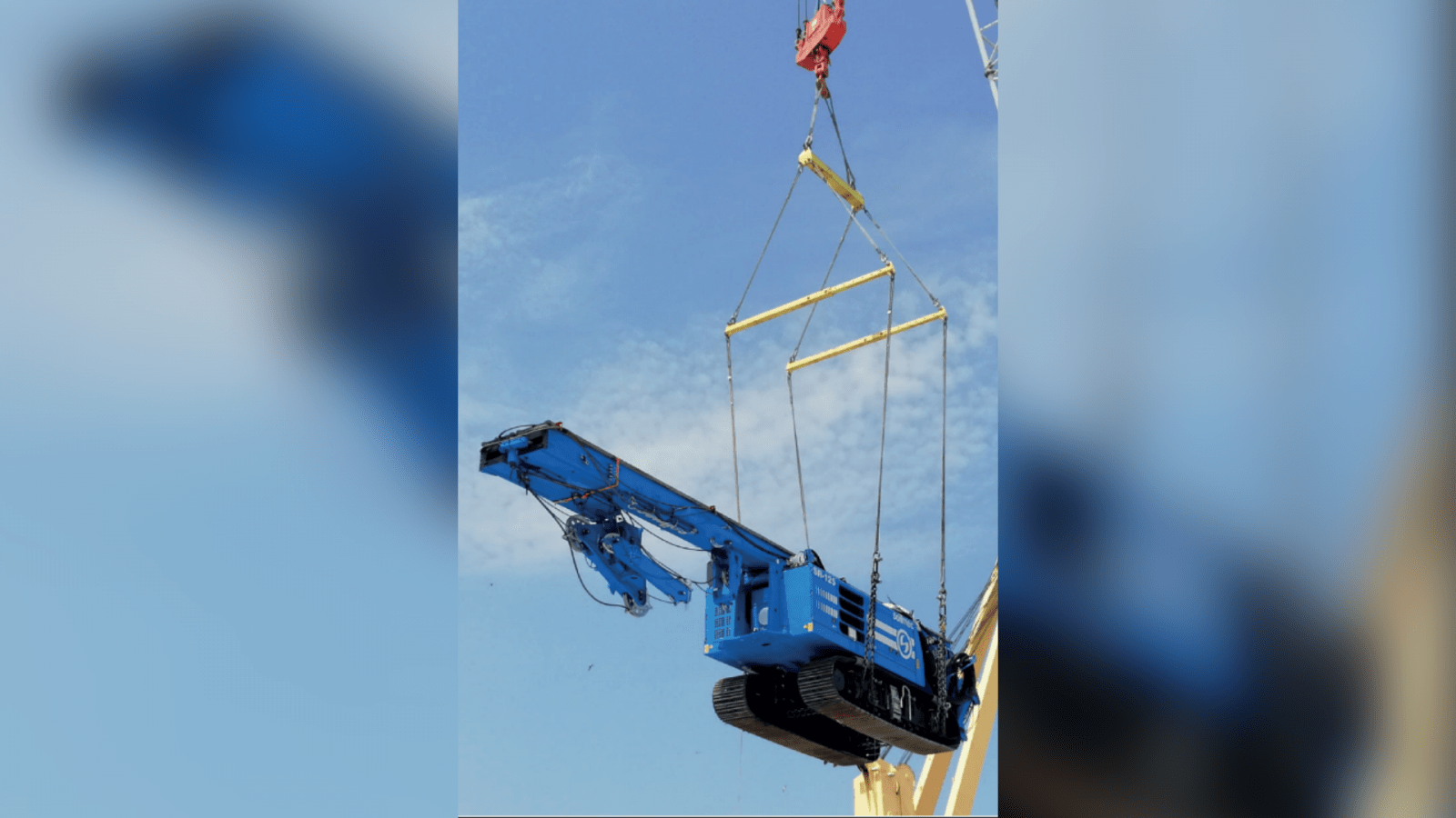 FOCUS OF THE PROJECT   Shipment of three tracked cranes, weighting 120 tons each, and their accessories from Ravenna Port to a construction site in Rooppur, Bangladesh.