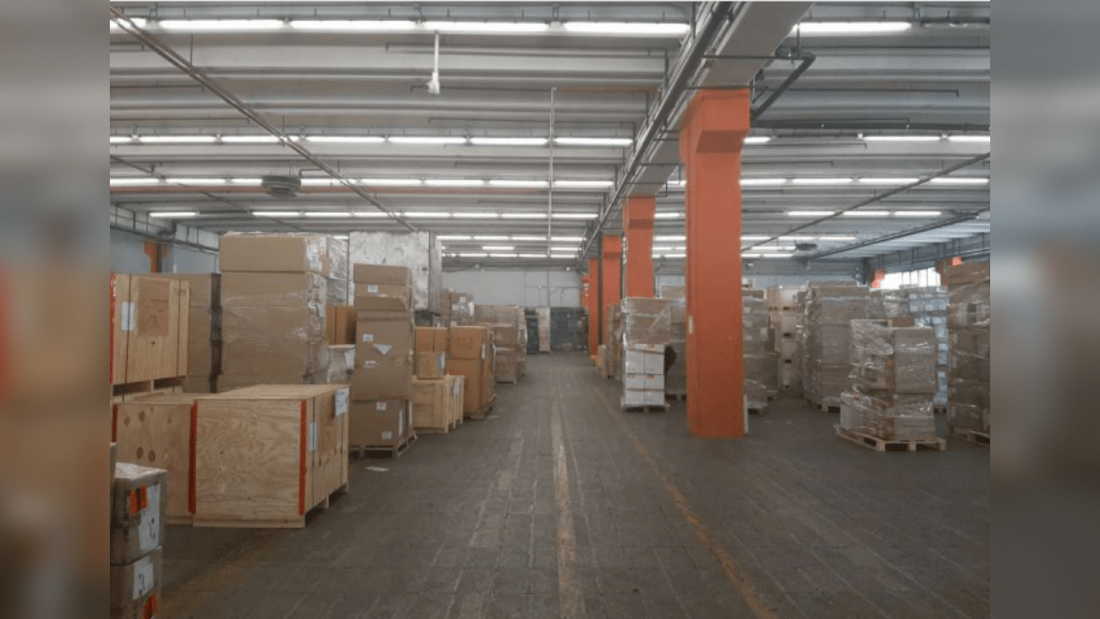 OUR SERVICES  Our Milan Branch offers:  - A wearhouse;  -Customs Office;  -Loading bays and a fleet of trucks;  -X Ray machine;  -A wood shop;  -Everything needed for the airfreight pallettizing;  - A refrigereted cell.
